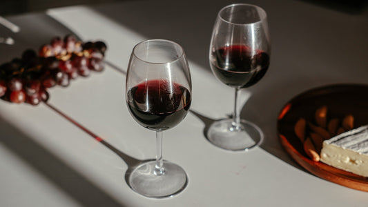 O vinho respira? Entenda o que realmente acontece quando ele entra em contato com o ar