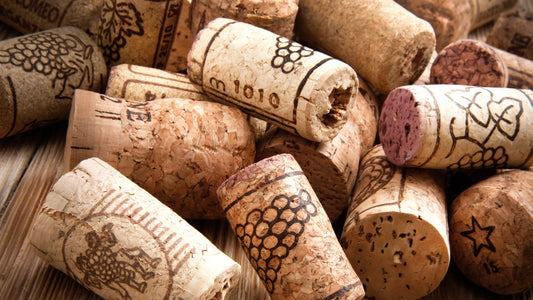 Muito além da cortiça: conheça os principais tipos de rolha e como eles influenciam o vinho